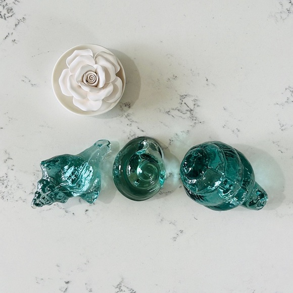 Pier 1 Green Seashell Recycled Glass Figurine - Picture 3 of 16